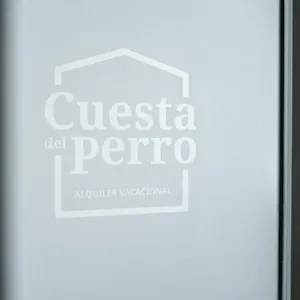 estudio-en-cuesta-del-perro-baja-barrio-realejo.es-andalucia.com/